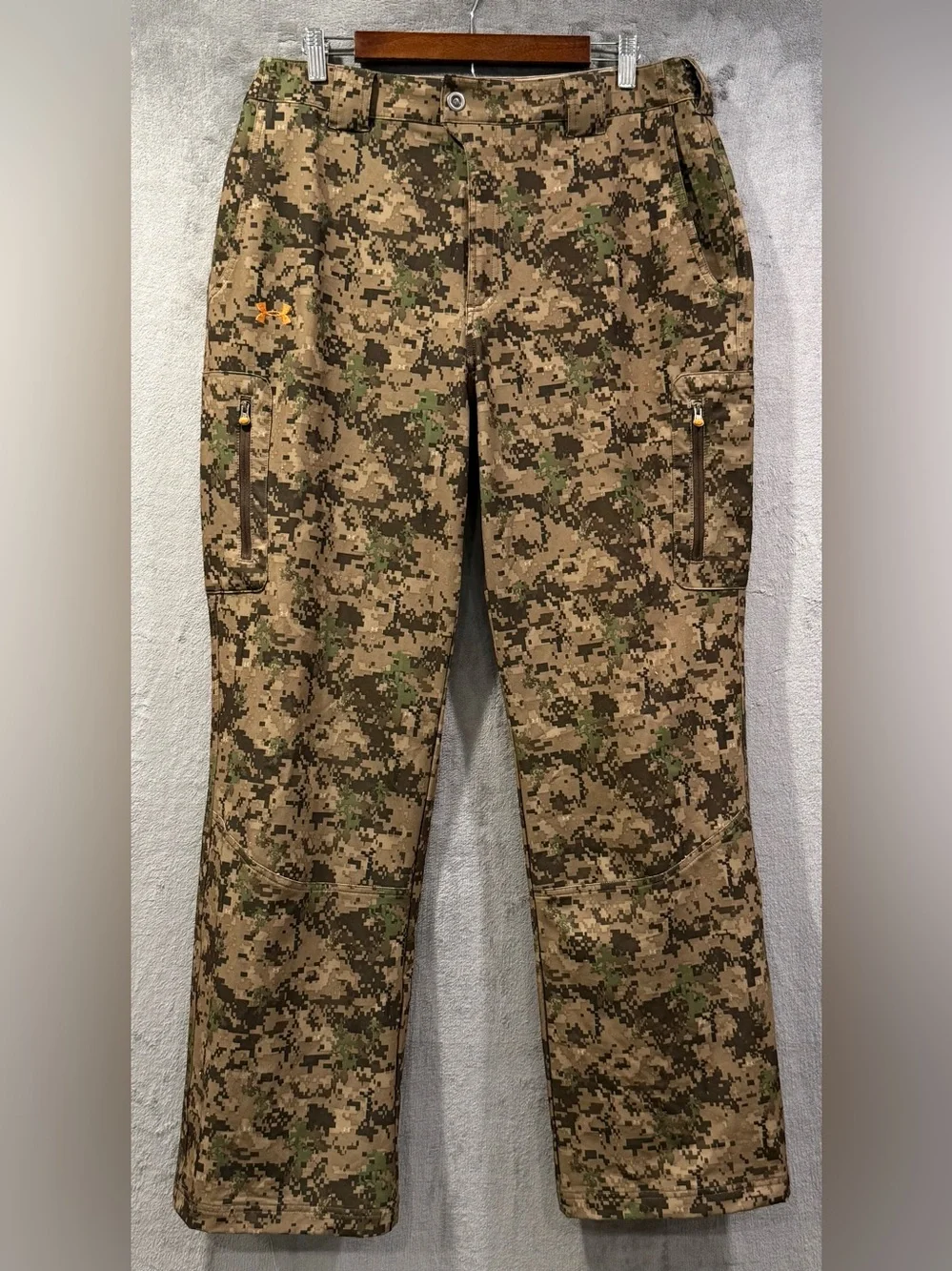 Under Armour Brow Tine ColdGear Infrared Hunting Pants Mens Size L Digital Camo